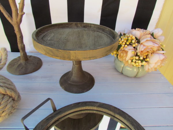 Wood cake stand
