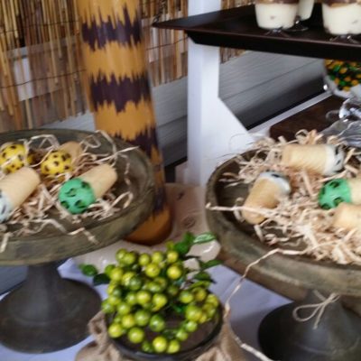 Wood cake stand