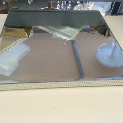 Square mirror cake riser