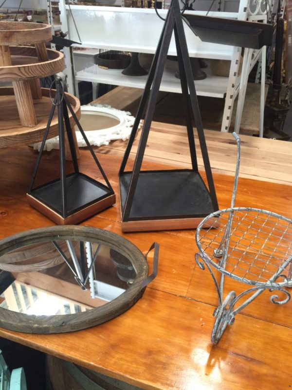 Rustic pyramid stand set