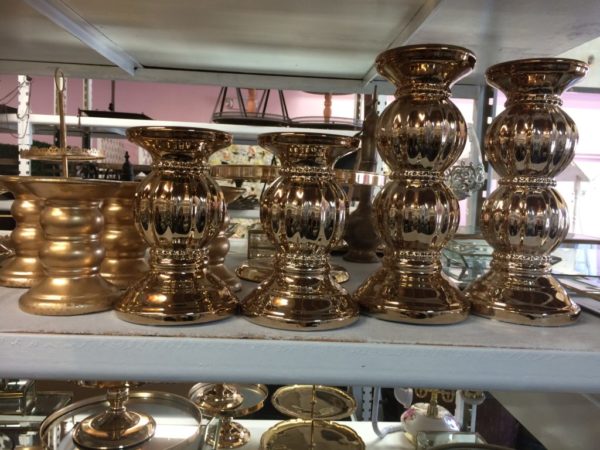 Shiny gold round candle holder