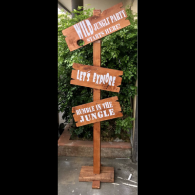 Jungle wood directional sign
