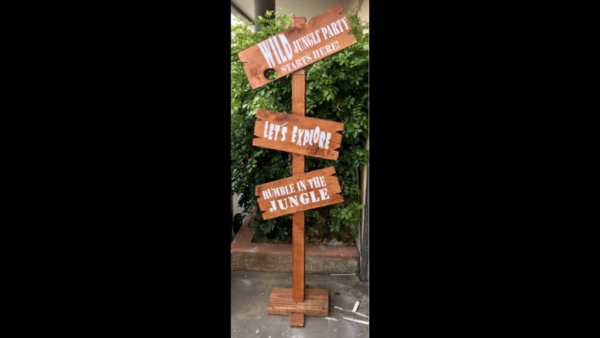 Jungle wood directional sign