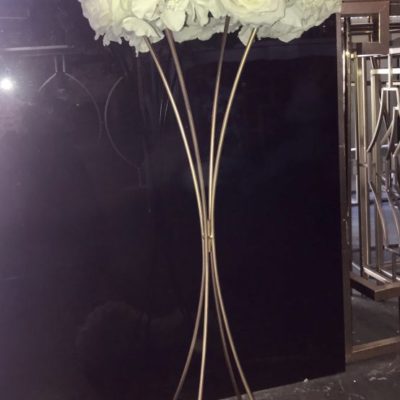 80cm gold round centrepiece with flower ball