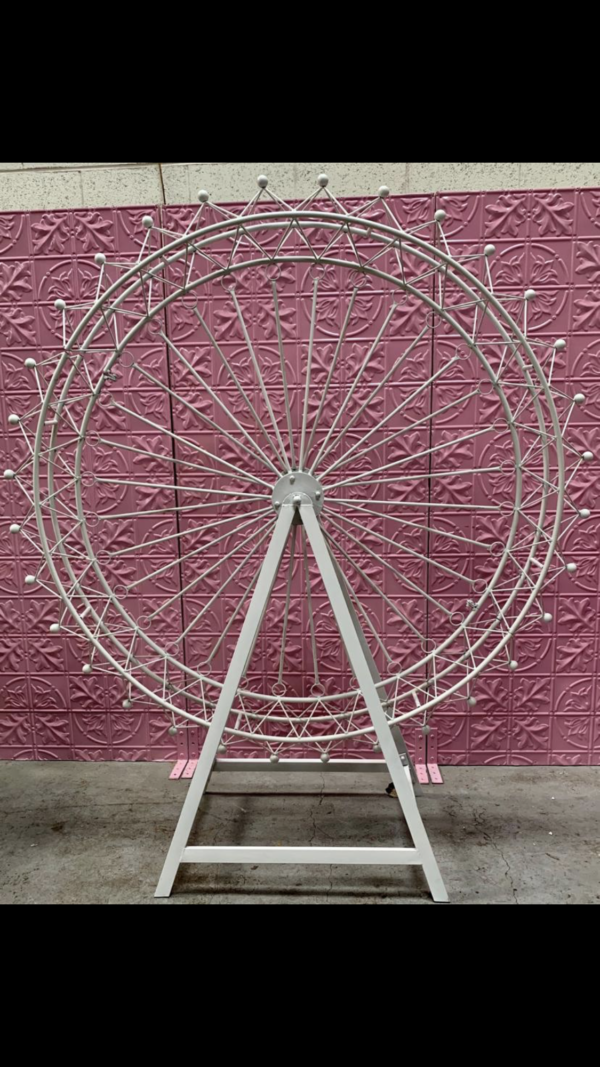 2m White Ferris wheel