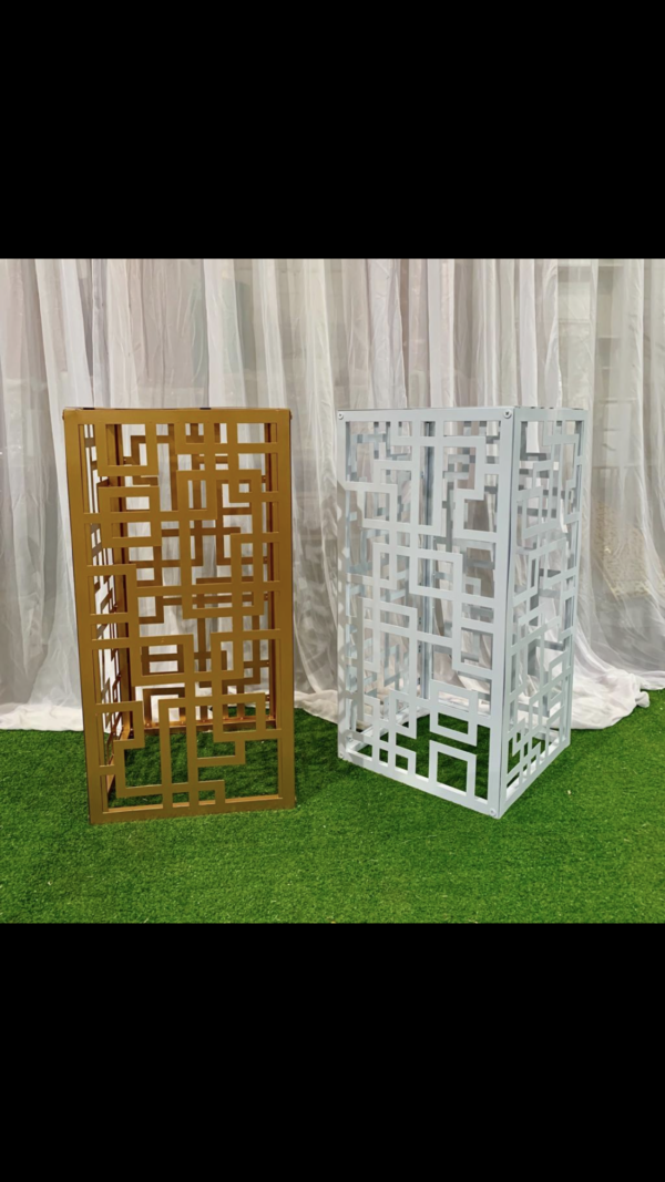 Geometric gold/white pedestal