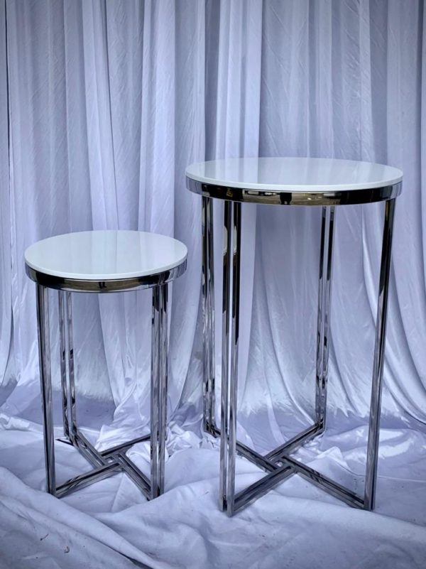 Silver and round silver geo cake tables